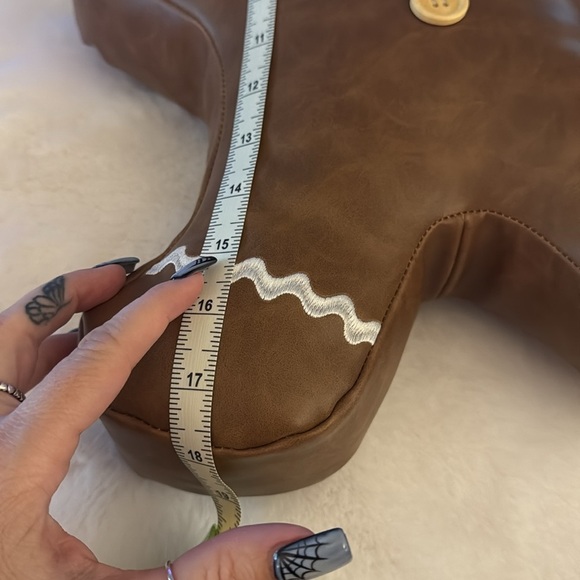 Aspen Christmas gingerbread man faux leather pillow - Picture 11 of 14